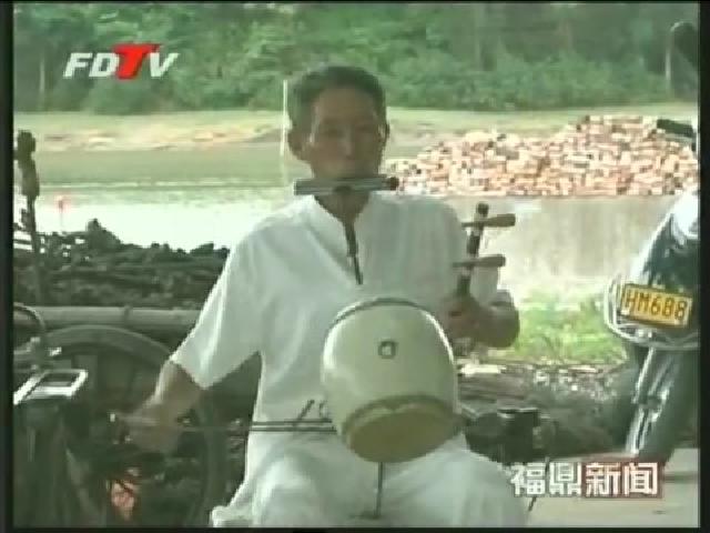 點頭：活躍在納涼點的“一人樂隊”