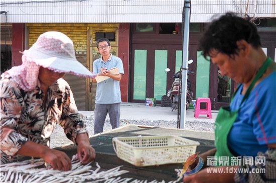 書畫家記錄下最真實的漁民生活.jpg