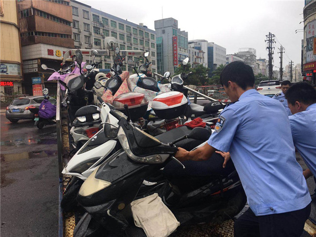 交警大隊圓滿完成電動車專項整治行動路面整治階段