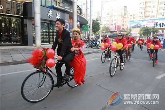 單車(chē)婚禮，再一次吸引全城目光