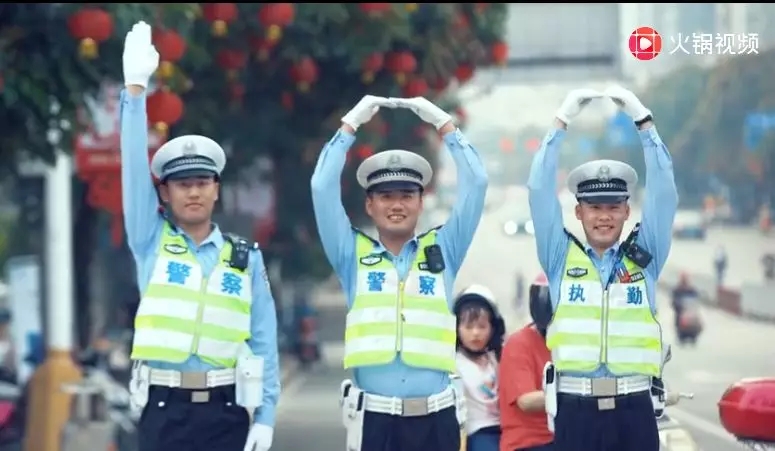 嘿，你真像100年前的那個年輕人啊?。ǜ匠家曨l）