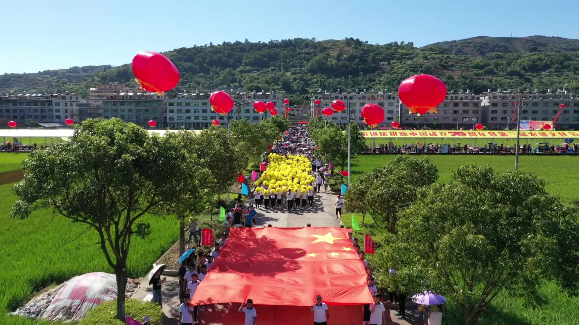 視頻！店下鎮(zhèn)用“快閃”表白祖國！