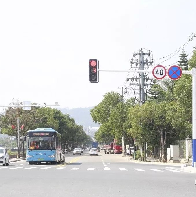 @老司機 市區(qū)新增一處交通信號燈，具體位置在……