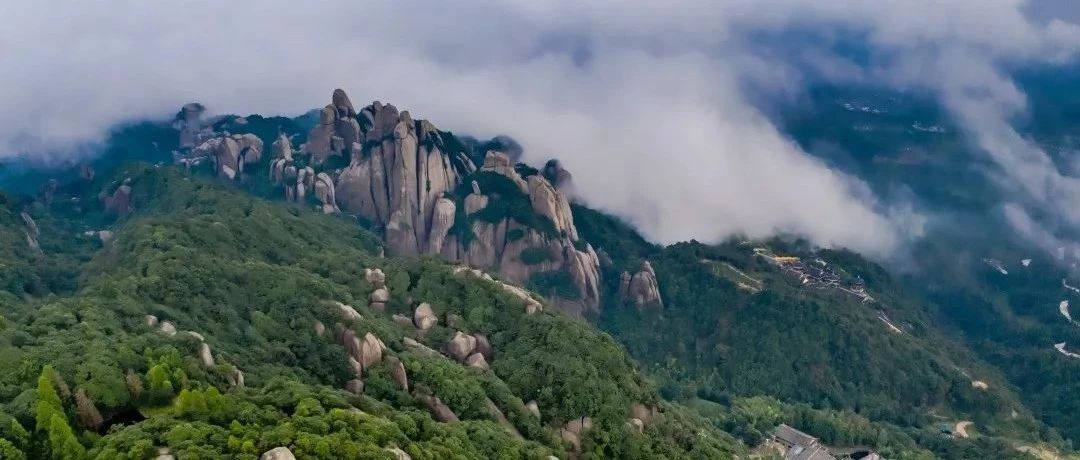 山里的云里霧里雨里，藏著不似人間的風景