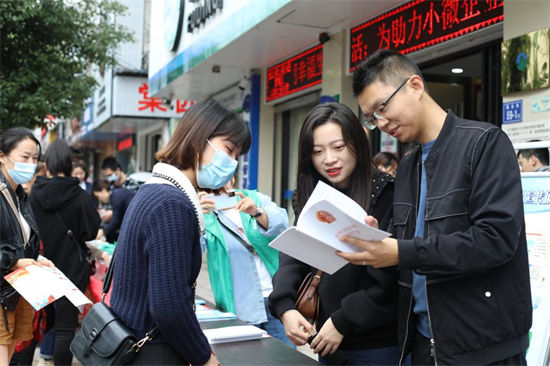 點(diǎn)頭鎮(zhèn)開展“人人共建平安，人人共享平安”宣傳活動(dòng)