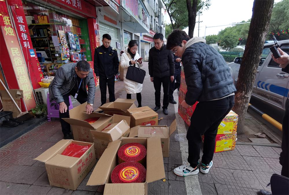 山前街道：多部門(mén)聯(lián)合開(kāi)展節(jié)前煙花爆竹安全檢查