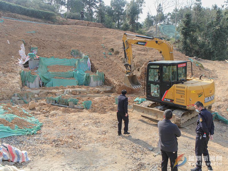 動真格 太姥山鎮(zhèn)依法依規(guī)整治違建墳墓