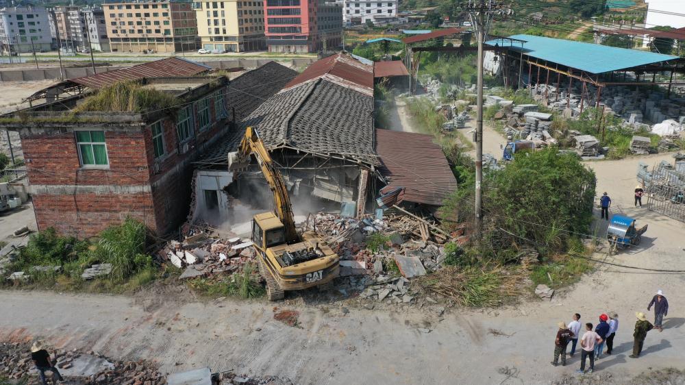 點頭鎮(zhèn)：拆除老舊廠房 助力特色小鎮(zhèn)項目建設(shè)