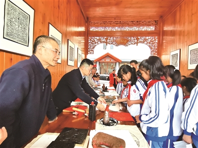 餅花進(jìn)校園 浸潤學(xué)子心